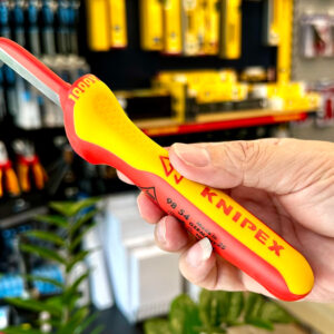Dao rọc cáp Knipex 98 54 đi kèm nắp bảo vệ trong suốt giúp an toàn khi bảo quản hoặc di chuyển.