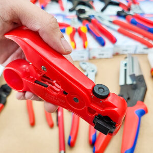 Bộ lưỡi gập của Knipex 16 60 06 SB xử lý dây thoại 4P–8P dạng đồng thời.
