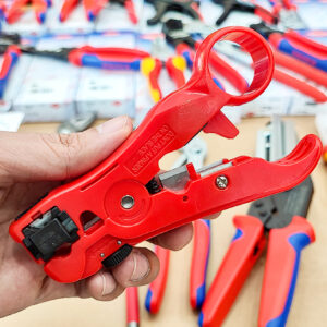 Knipex 16 60 06 SB có lưỡi cắt cố định dành cho thao tác chuẩn bị đầu dây mạng.