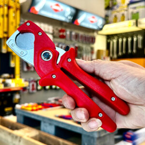 Kéo cắt ống nhựa mềm Knipex 90 20 185 dùng lò xo bung tự động, giảm chu kỳ thao tác, hỗ trợ cắt liên tục.