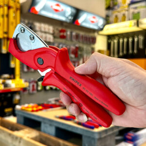 Đầu xi mạ crôm, kích thước 185×70×25mm, 172g; Kéo cắt ống nhựa mềm Knipex 90 20 185 đáp ứng REACH, RoHS không áp dụng.