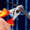 Kìm cắt cáp Knipex 95 26 165 đạt chuẩn VDE 1000V, có lò xo mở ẩn, giảm lực.