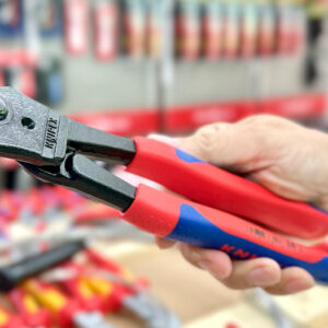 Kìm cắt đầu bulông Knipex 61 02 200 dài 200 mm, lưỡi cắt bố trí vuông góc 85°, chuyên cho thao tác từ trên xuống khi cắt sát bu lông, đinh hoặc chốt.