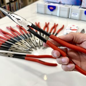 Kìm mỏ nhọn đầu thẳng Knipex 28 71 280 không có khớp cộng lực, là dòng kìm thủ công tiêu chuẩn dùng trong lắp ráp, sửa chữa và bảo trì thiết bị điện nhẹ.