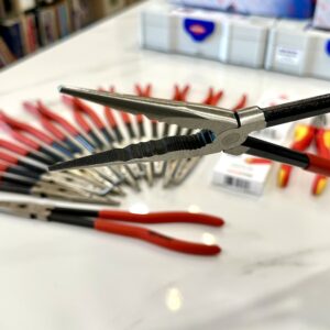 Kìm mỏ nhọn đầu thẳng Knipex 28 71 280 đạt tiêu chuẩn DIN ISO 5745, đảm bảo độ chính xác về kích thước hình học và giới hạn sai số chế tạo.