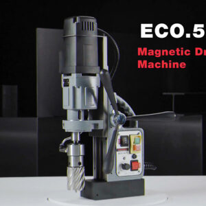 Máy khoan từ Euroboor ECO.50-T vận hành bằng nguồn điện 220–240 V, sử dụng chuẩn cắm CEE 7/7, thích hợp với nhà xưởng, công trình không cần máy phát hoặc điện công nghiệp riêng.