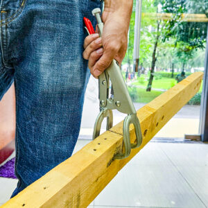 Kìm bấm kẹp hàn Knipex 42 14 280 giữ thanh có gân đứng cao đến 25 mm trong quá trình hàn.