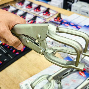 Kìm bấm kẹp hàn Knipex 42 14 280 thép dập mạ kẽm, ngàm gang chịu nhiệt, thích hợp hàn nhiệt độ cao.