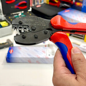 Kìm bấm cos PreciForce Knipex 97 52 35 dùng cho đầu cos mở không cách điện, loại plug rộng 4,8 mm và 6,3 mm.