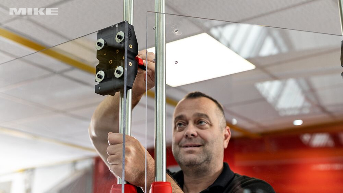 Cấu trúc PA6 gia cường và thép mạ kẽm ren M6 giúp BESSEY STE-MH-SET chịu tải 50 kg/gá.