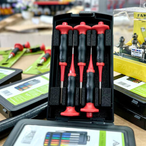 Bộ đột chốt song song Rennsteig 425 502 6 đóng gói hộp nhựa 198 × 115 × 40 mm, khối lượng 570 g.