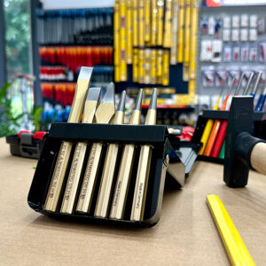 Rennsteig 421 002 0 gồm đục nguội, đục răng ngang, đột tâm và đột tròn, sắp xếp hợp lý.