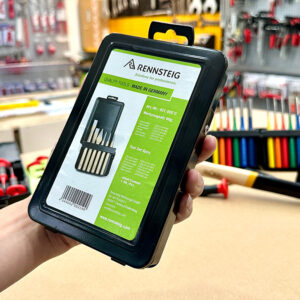 Rennsteig 421 002 0 linh hoạt trong gia công, đáp ứng cả thao tác cắt, rãnh, đánh dấu và đột lỗ.