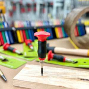 Đột tâm tự động Rennsteig 430 229 có đầu thép tôi cứng thay thế, mạ kẽm toàn bộ, chống mài mòn trong sử dụng.