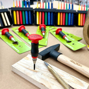 Đột tâm tự động Rennsteig 430 229 dùng tốt ở vị trí hẹp, cơ chế tự đánh ổn định, tránh mũi khoan trượt lệch.