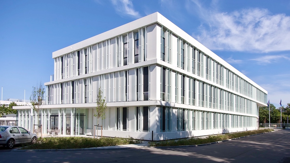 Trụ sở của hãng sơn Hempel. Sơn tàu biển Hempel – Bảo vệ thân tàu tối đa, giảm tiêu hao nhiên liệu