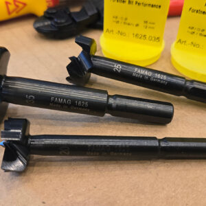 Mũi khoét gỗ FAMAG 1625 có lưỡi gà giúp thoát phoi hiệu quả trong quá trình khoan.