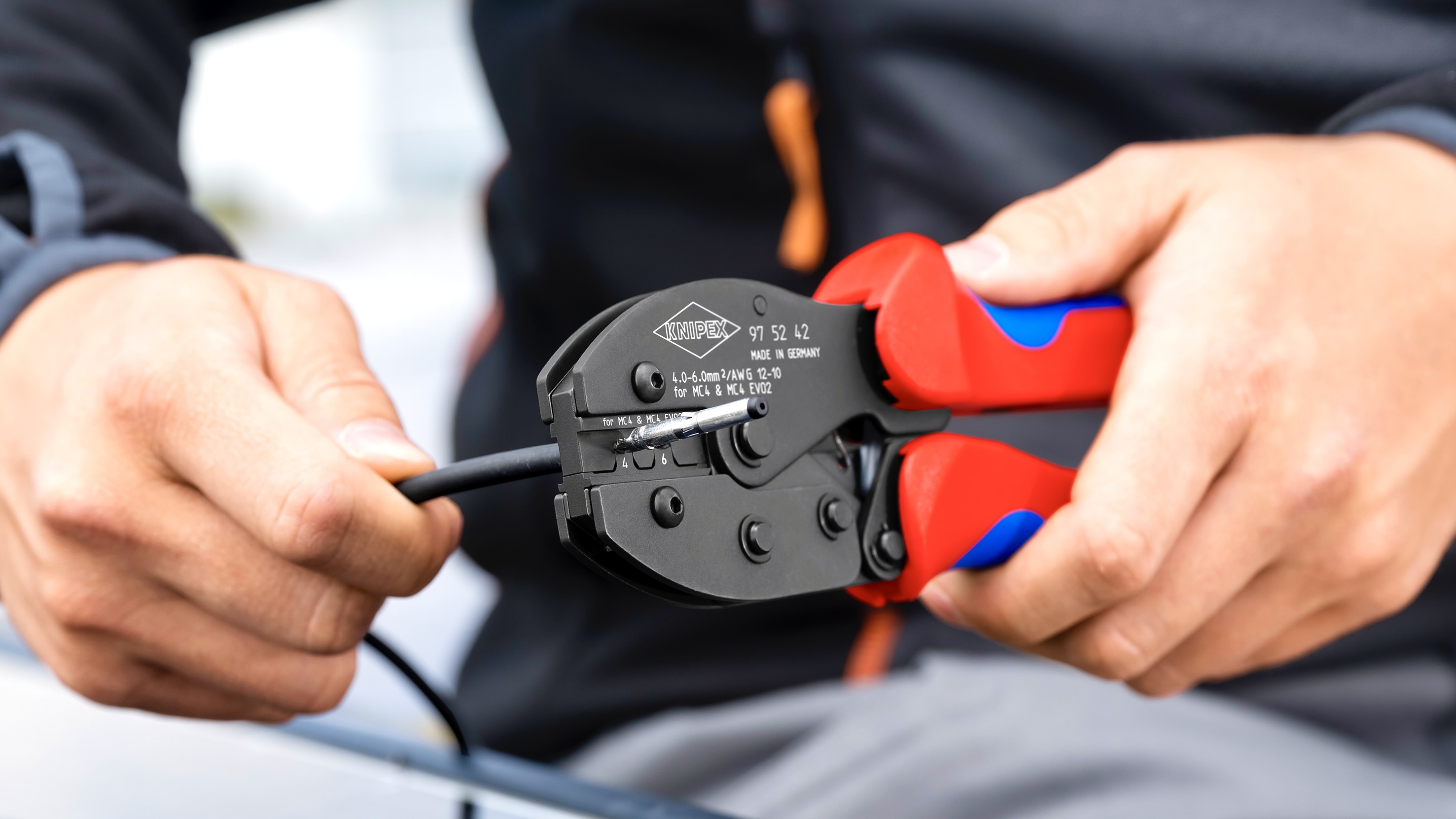 Kềm bấm cos Knipex 97 52 42 SB PreciForce cho đầu nối MC4® và MC4® Evo 2